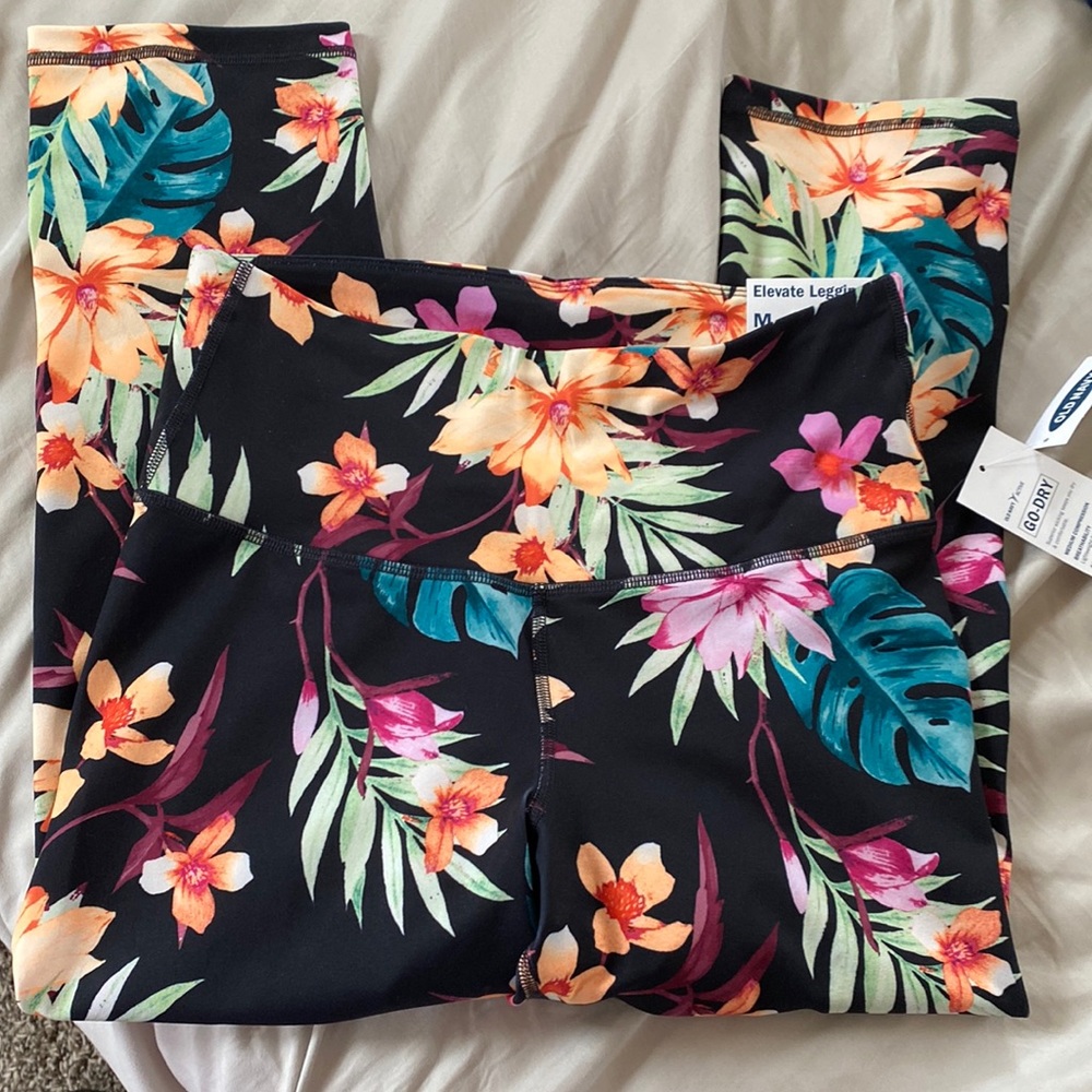 Women’s old navy medium high rise elevate crop leggings NWT